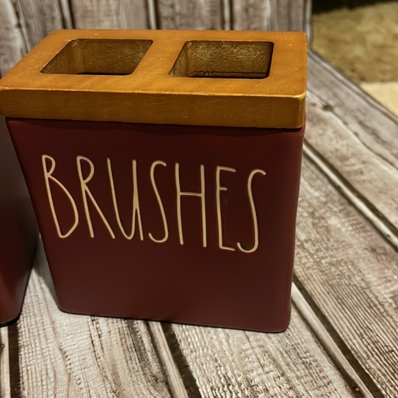 Rae Dunn bathroom collection - Picture 5 of 6